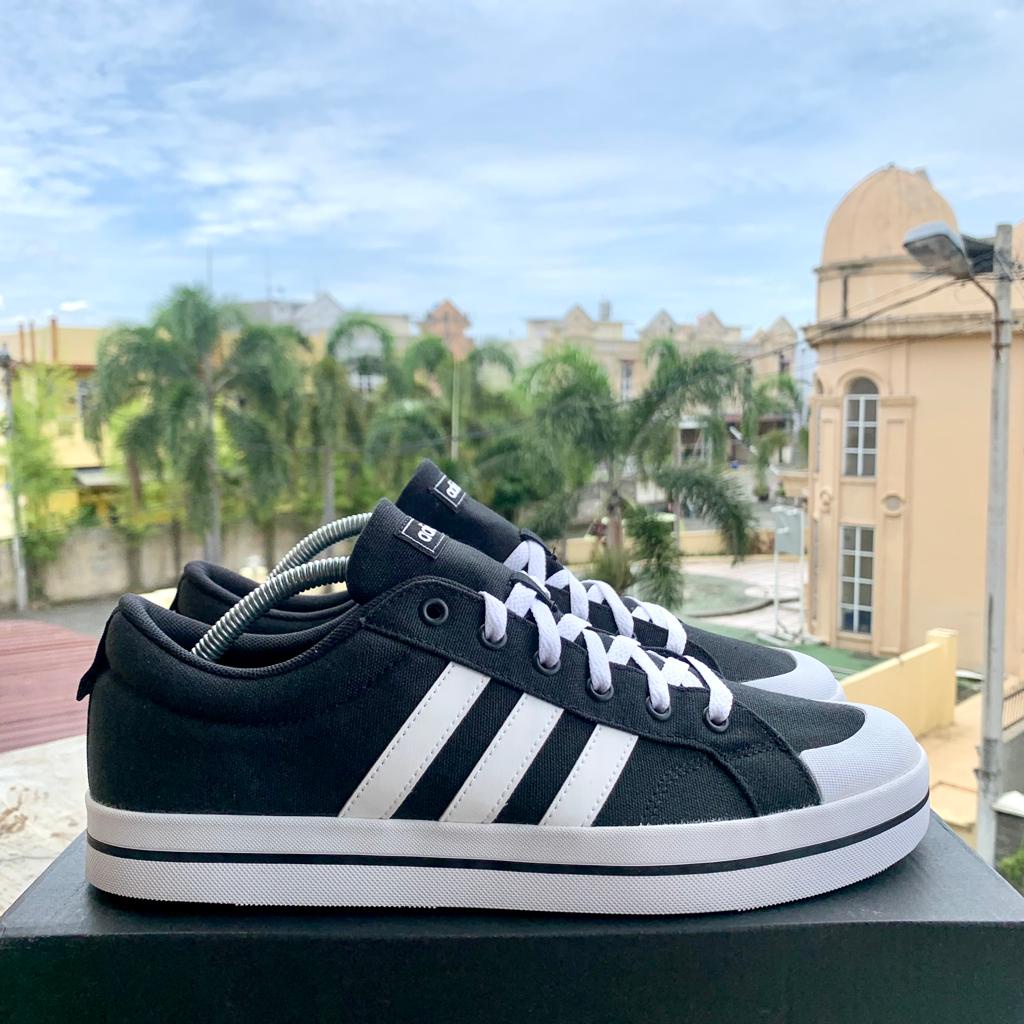 TERBARU ADIDAS BRAVADA FV8085 BLACK WHITE SEPATU PRIA SNEAKER CASUAL COD ORIGINAL