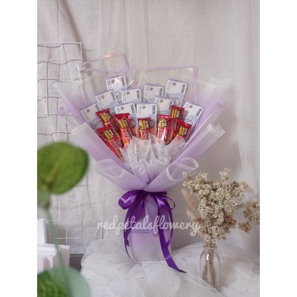 

Buket Uang 10 Lembar Pecahan 10k + Coklat Beng-beng Kode Syifa