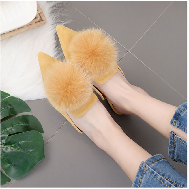 Sepatudari Karin Flatshoes wanita slop pom pom nyaman dipakai KR-FS0011