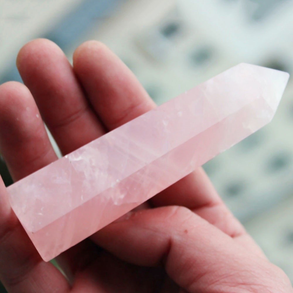 Batu Kristal Kuarsa 100% Alami Warna Pink Mawar Untuk Penyembuhan