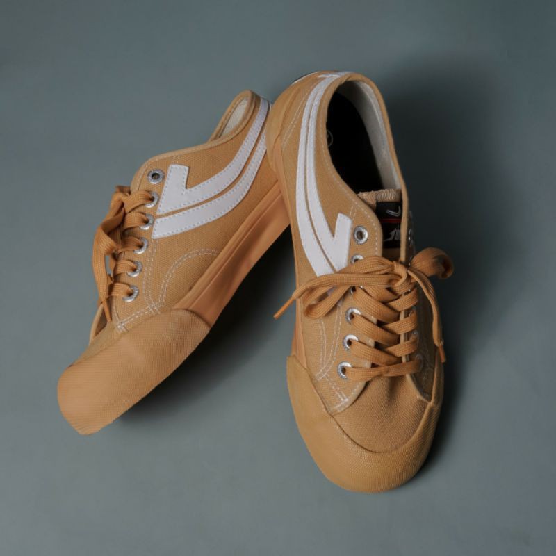 Sepatu Johnson Galaxy Pro Low Beige