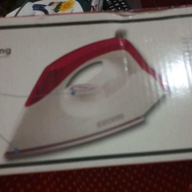 Black+decker Setrika Kering Non Stick 400 Watt / Dry Iron - F 200