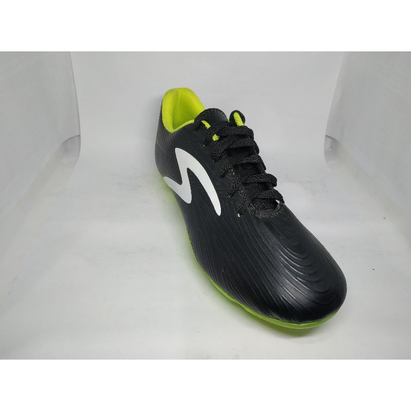 Sepatu Sepak Bola Specs
