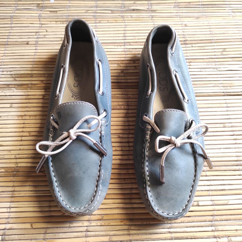 Preloved Sepatu Tods Cewek Kulit