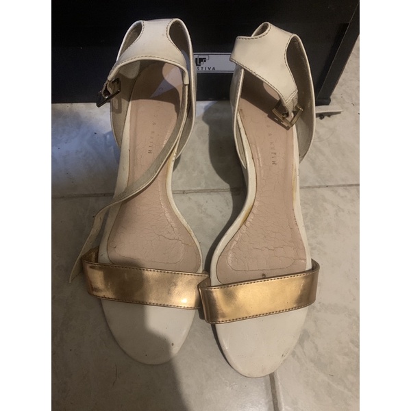CHARLES AND KEITH | preloved