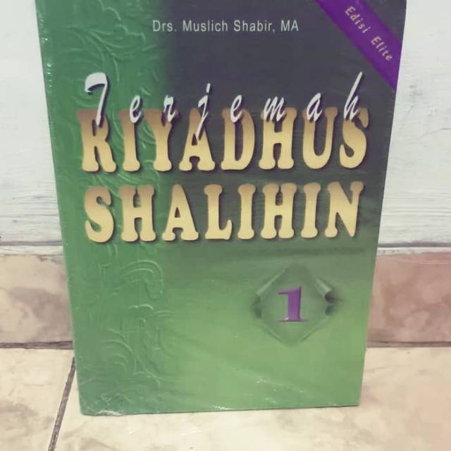 Terjemah Riyadhus Shalihin 1 set{jilid 1 dan 2}(Toha Putra)
