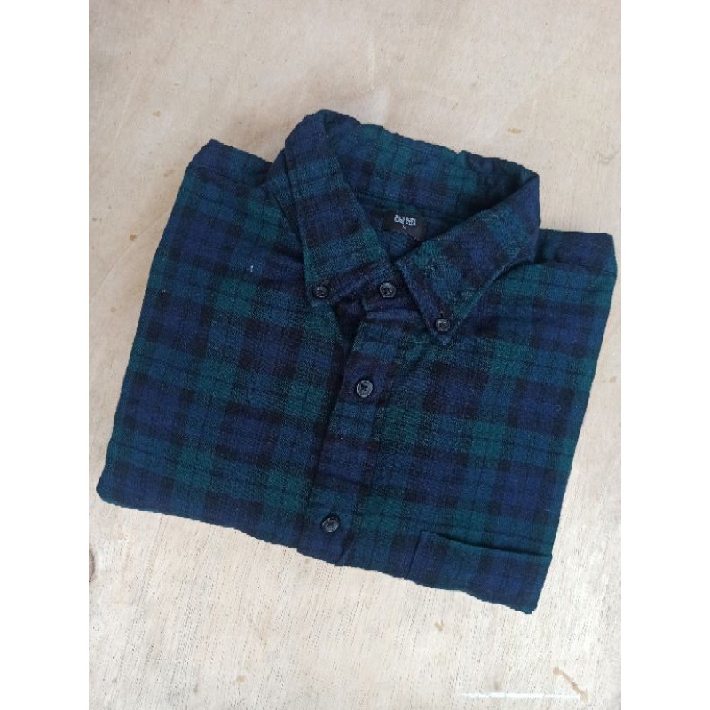 Kemeja Flannel Uniqlo M hijau kotak navy