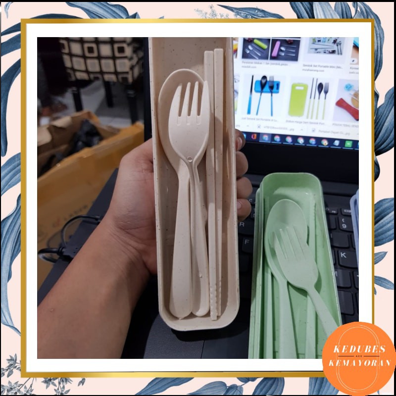 Sendok Set Alat Makan Stainless Steel / Set Alat Makan Portable Travel Souvenir  Sendok Garpu Sumpit [kk]