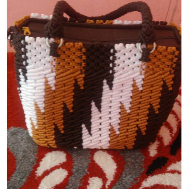 

Tas handmade dari tali koor