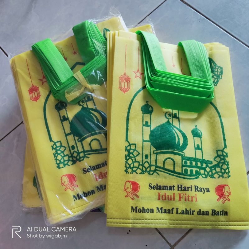 

Tas parcel sponbond 25x35 (kecil) lebaran
