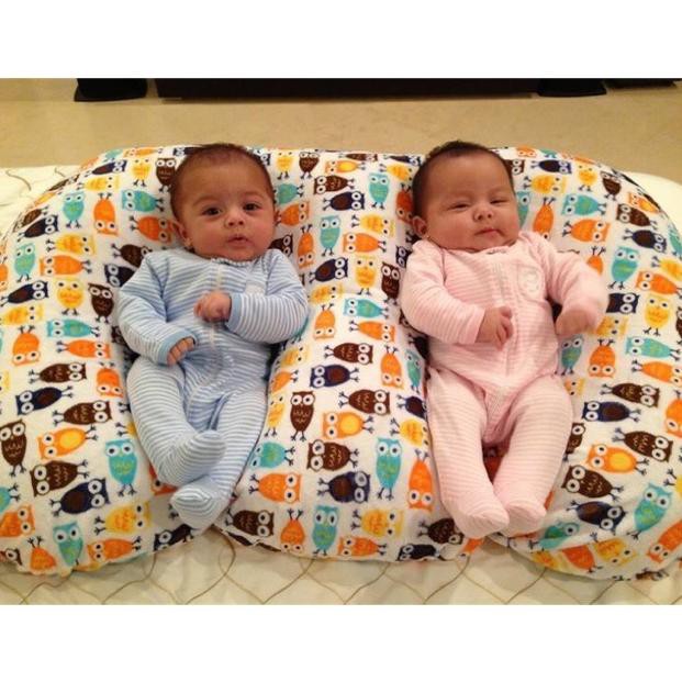 [KODE BARANG 3790] TWINS NURSHING PILLOW / BANTAL MENYUSUI BAYI KEMBAR