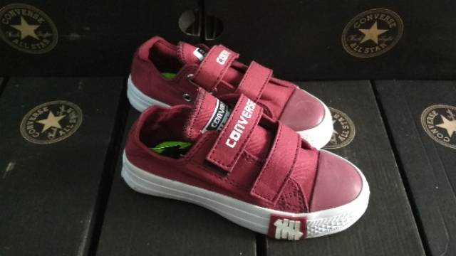 SEPATU CONVERSE PEREKAT ANAK MAROON PETIR UNDERFEATED