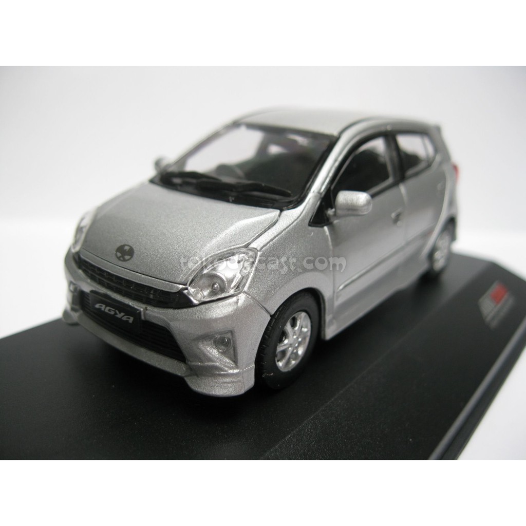gratis Toyota Agya Silver (Diecast Miniatur Mobil 1/43 Rims) Baru