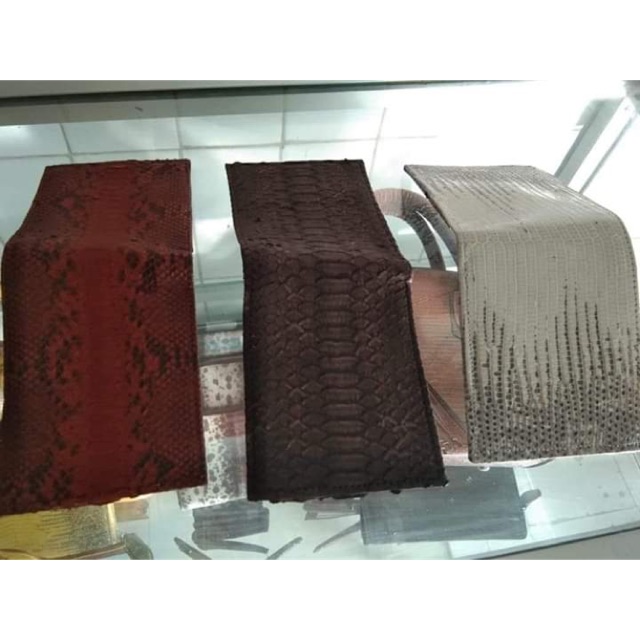 Dompet pria dari kulit ular asli