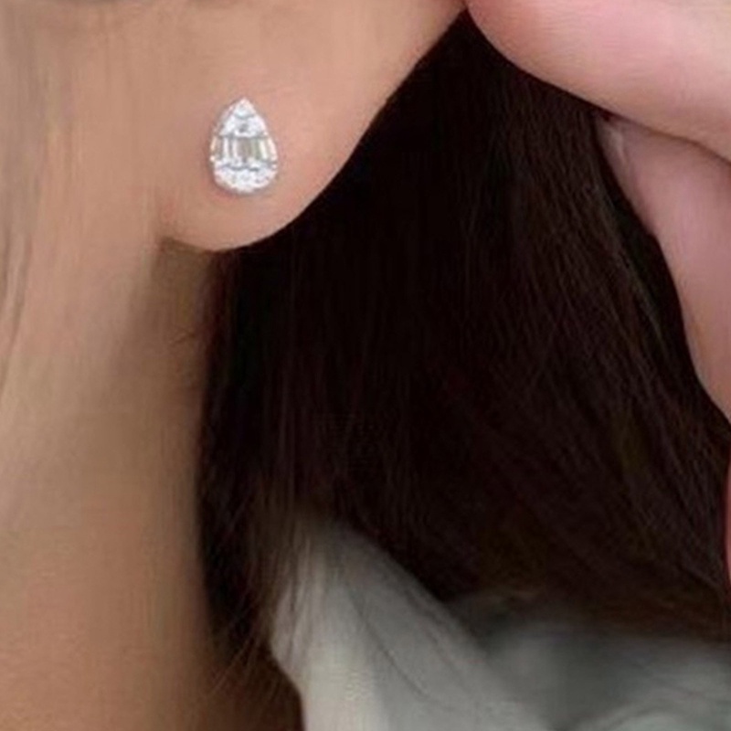 Anting Stud Bentuk Tetesan Air Warna Silver Aksen Kristal Kubik Zirkonia Untuk Wanita