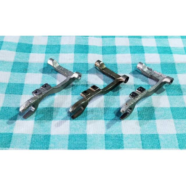 Sparepart Mesin Jahit Hitam Klasik / Stan Gigi