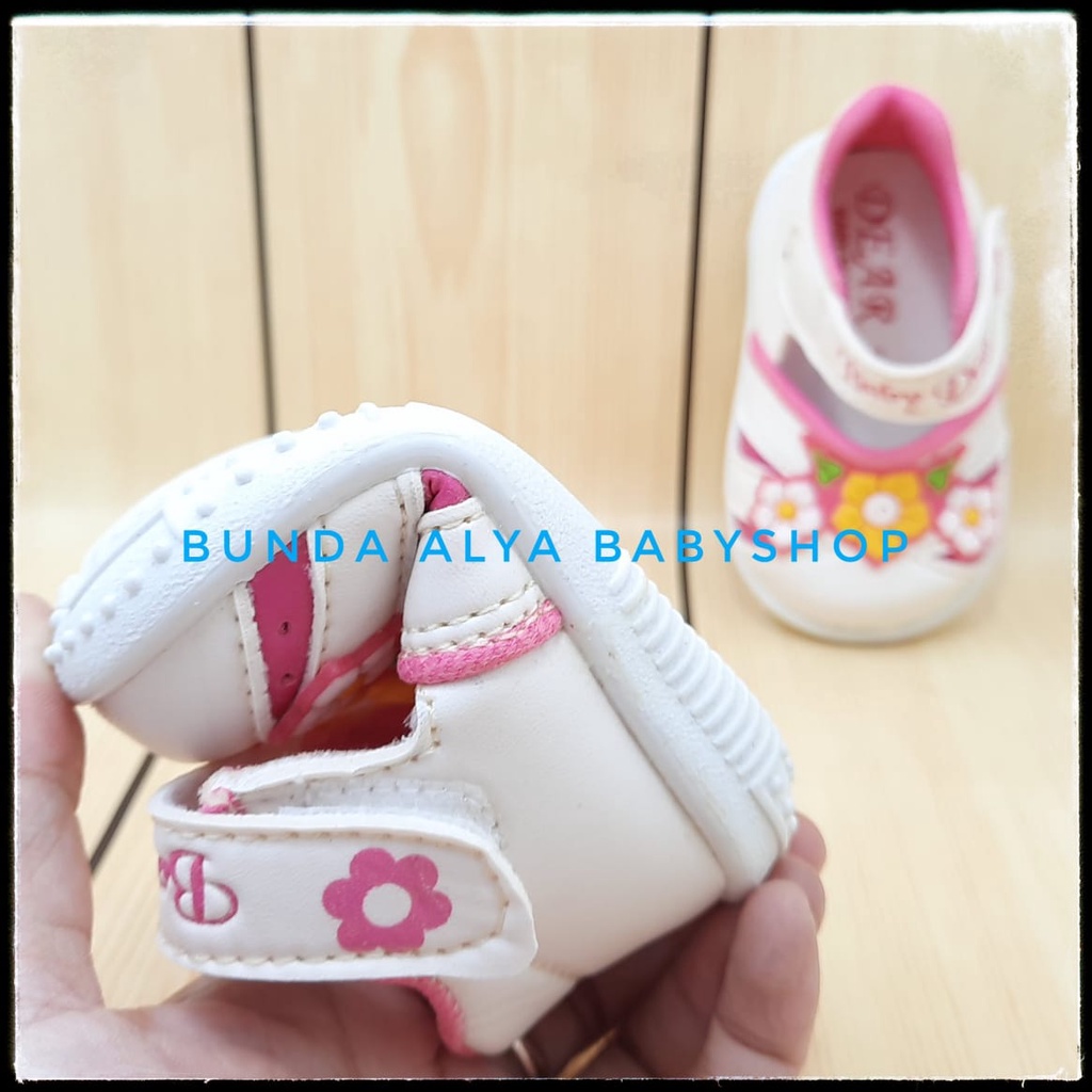 Sepatu Bayi Perempuan Empuk Usia 6 Bulan - 1 Tahun PUTIH Motif Bunga Bunyi Toet - Sepatu Anak Cewek Anti Slip