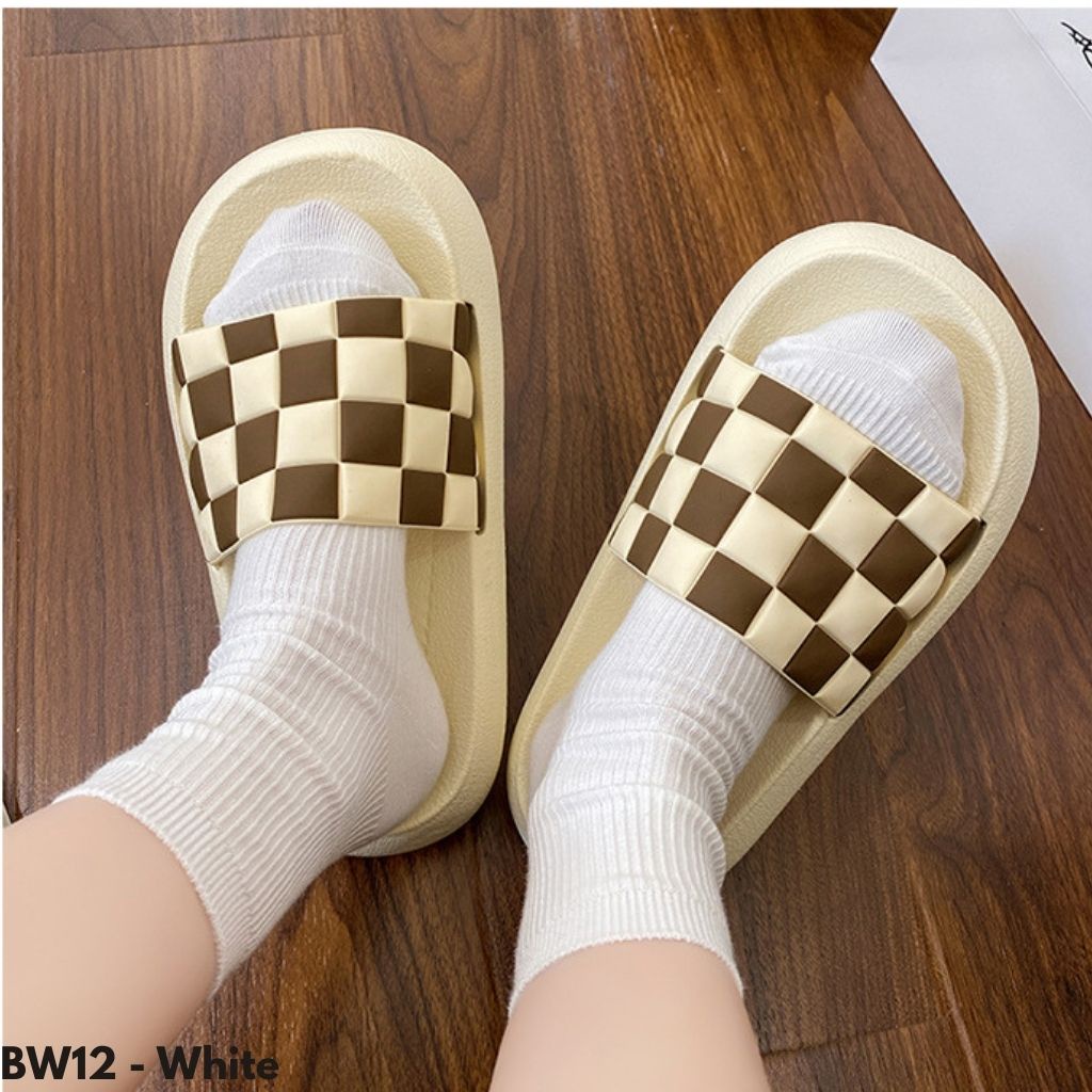 SANDAL SLIDE KOREA WANITA PRIA UNISEX HITAM PUTIH KEKINIAN KEREN ANTI SLIP KARET RUBBER BW12