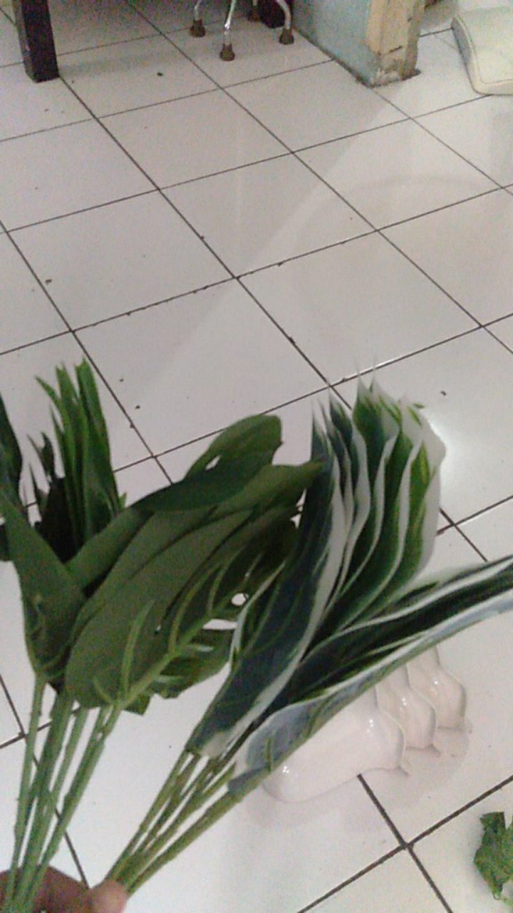 Buket Mini Daun Monstera Grup Artificial New