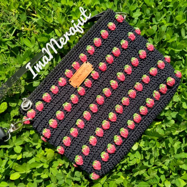 Tas rajut strawberry