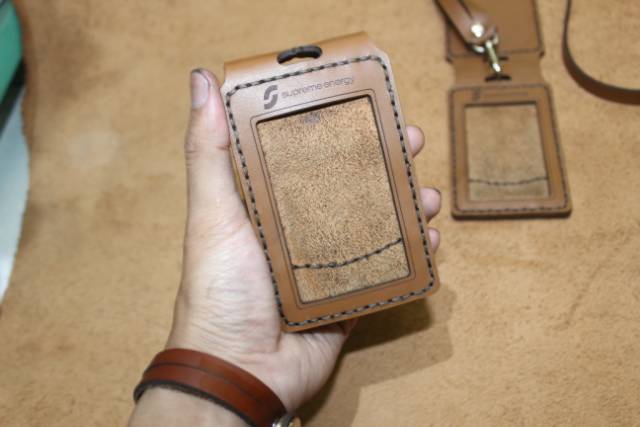 

TERLARIS! Id card lipat saku magnet, material kulit bisa ukir nama dan logo perusahaan