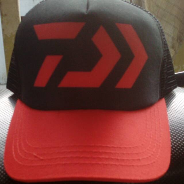 Topi Mancing Daiwa Trucker