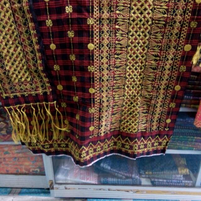 Kain tapis lampung bordir antik