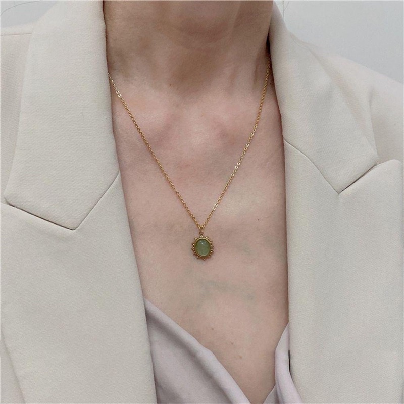 Ark.co - Georgia green beige jade vintage necklace kalung hijau batu etnik