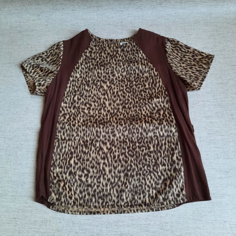 Blouse Coklat Merk Mint / Blouse Mint Motif Macan / Atasan Formal Merk Mint / Baju Kerja (Preloved)