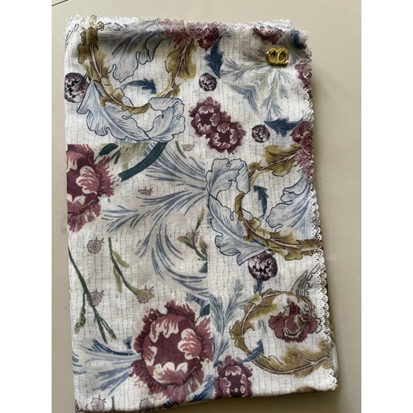 preloved buttonscarves royale series white