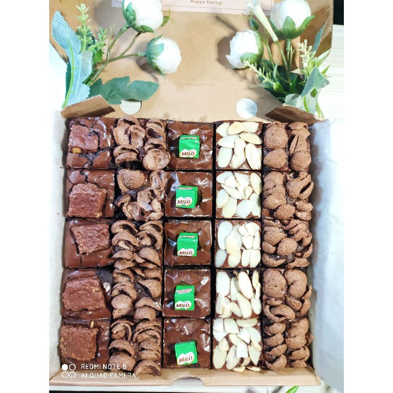 Brownies Bella Brownies FUDGY Panggang Sekat Premium 4 Topping II New Year Hampers