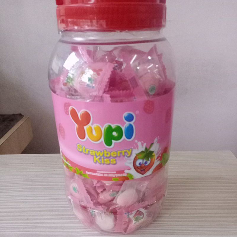 

YUPI STRAWBERRY KISS TOPLES 300GRAM