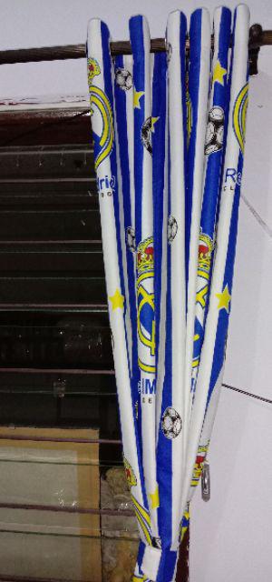 Gorden Tirai Motif Club Bola Mu Barca Juve Hitam Merah/ Ukuran Panjang 210 Cm Lebar 140 Cm. Smokring