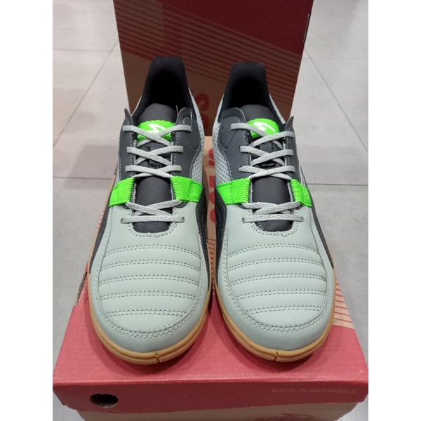 Sepatu Futsal - SPECS Metasala Void - Cloud/Dust/Green Gecko [401461] Original