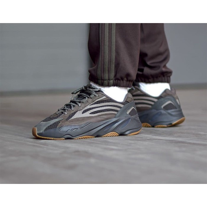 ADIDAS YEEZY BOOST 700 V2 GEODE