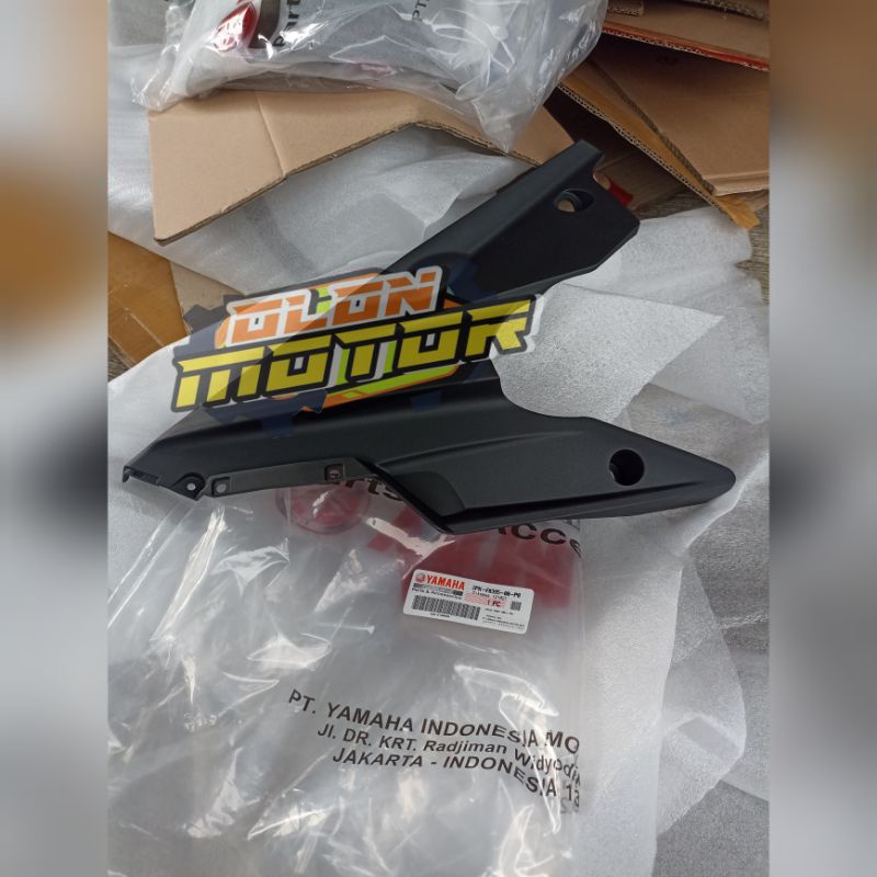 COVER UNDER, KIRI TUTUP MESIN R15 V2 OLD/LAMA BAWAH SAYAP ORIGINAL YAMAHA 2PK-F8385-00-P0