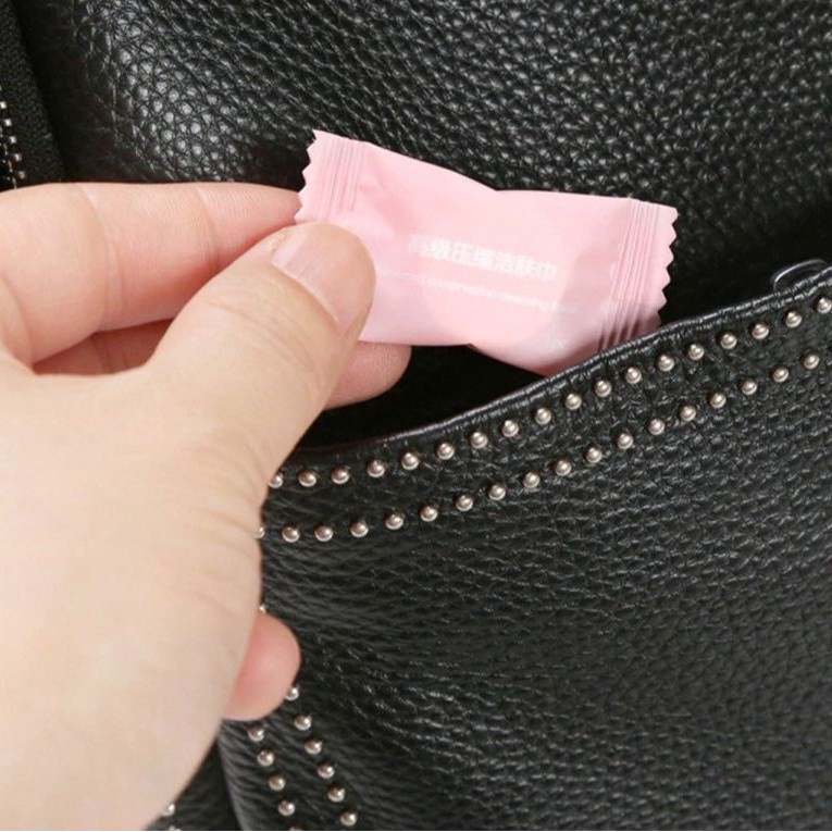 Tissue Handuk Mini Permen Travelling Liburan Kompress Towel Portable
