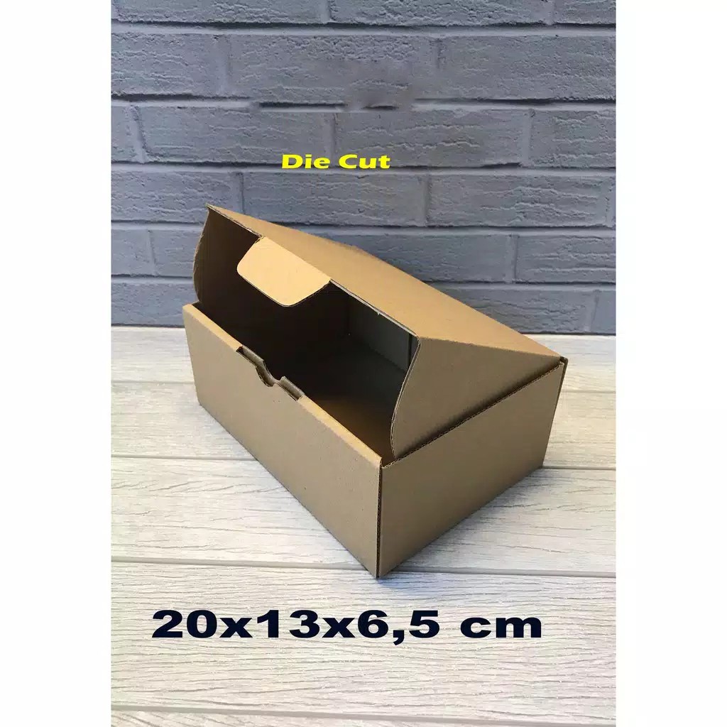 

Kardus 20 x 13 x 6,5 cm........ Die Cut