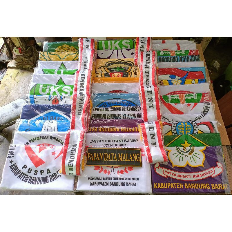 Bendera khusus. bendera request sesuai keinginan. bendera sekolah. bendera yayasan. sablon bendera m