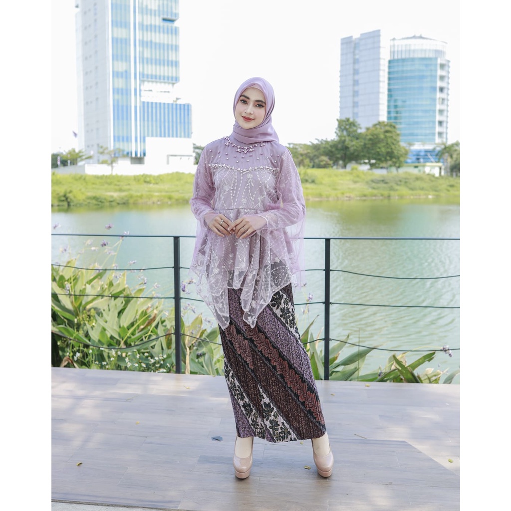 Vanriz Kebaya-Kebaya Wisuda Tile Mix Tutu Rok Plisket