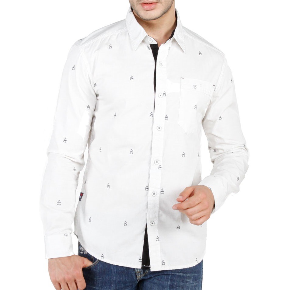 Kemeja Slim Fit Motif Pyramide Warna Putih Merk BOMBBOOGIE