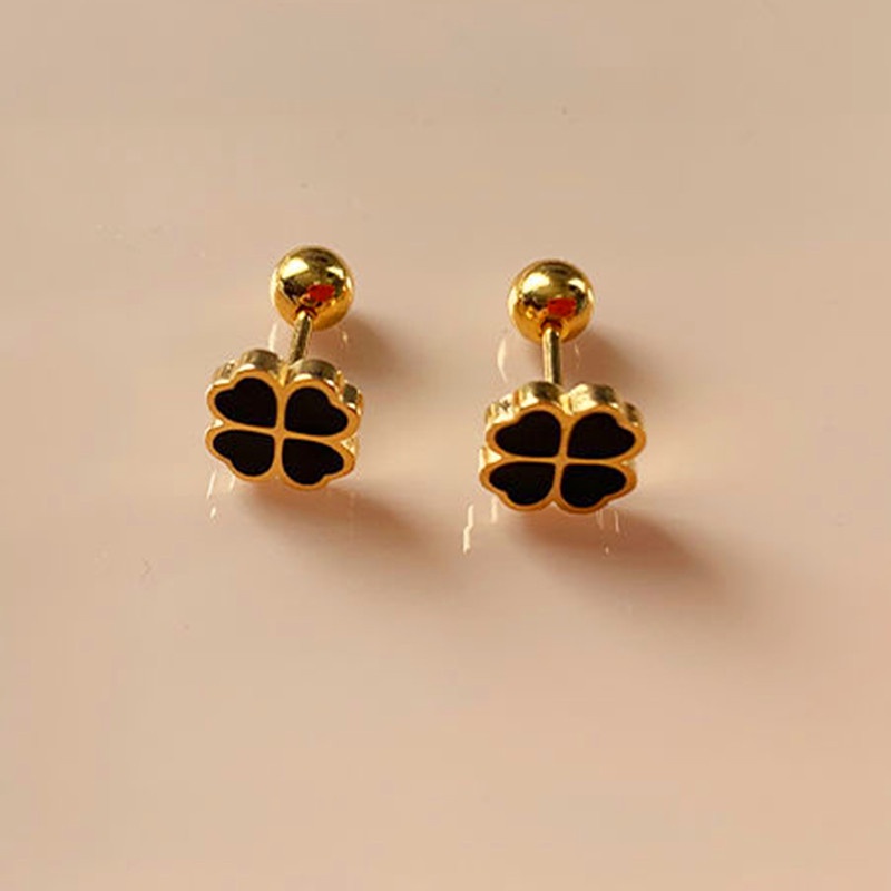 Anting Bahan Titanium Steel Anti Pudar Bentuk Clover