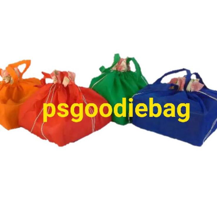 

Stok Baru!!-258 tas serut spunbond 25x25/box nasi/besek/duskue