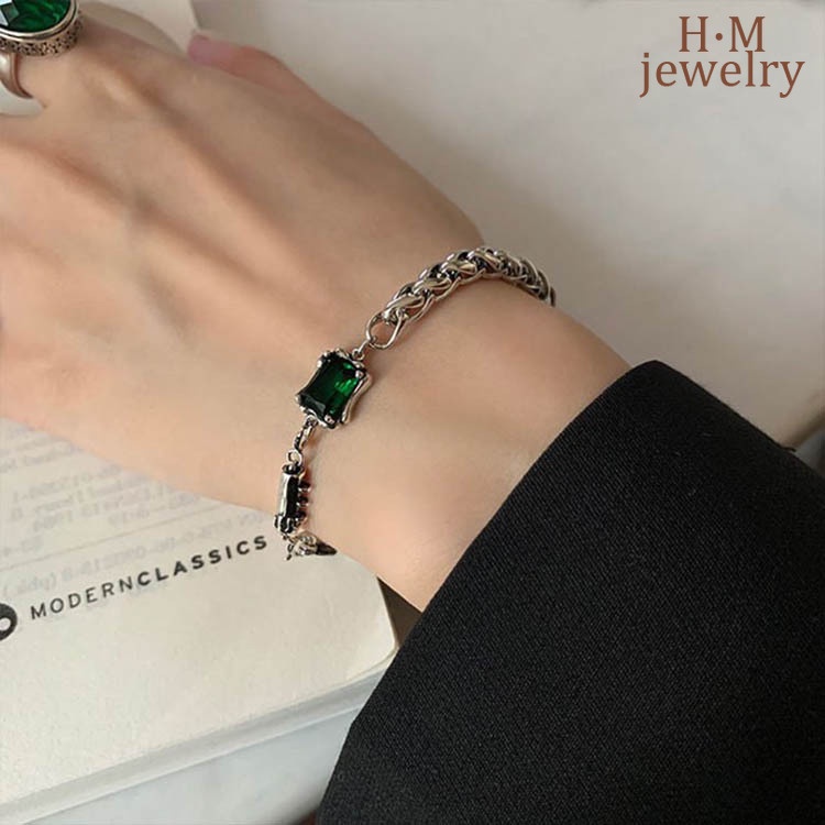 Gelang Tangan Rantai Aksen Batu Emerald Kotak Hollow Untuk Wanita