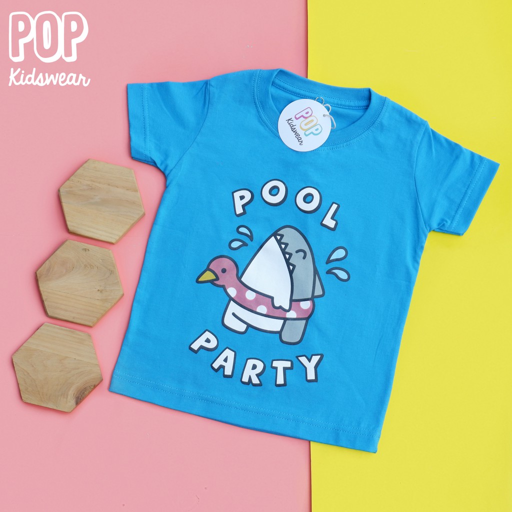 

Pop Kidswear Pool Party tee - kaos anak gambar shark babyshark biru