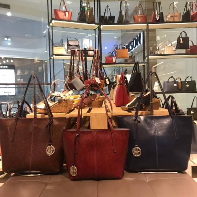 on sale.totebag hush puppies