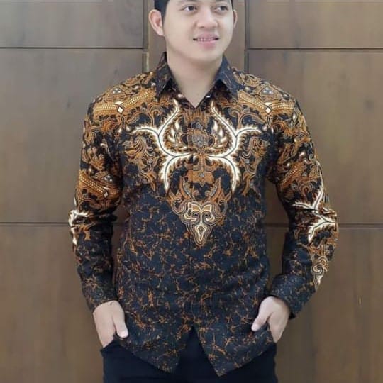 BAYUSUTA SOGAN BATIKSOLOAMANAH KEMEJA BATIK PRIA SOLO LENGAN PANJANG PENDEK LAPIS FURING ATASAN PREMIUM MODERN KATUN HALUS ASMARA RAFANDA SENOJOYO NGUDI RAHAYU UKAIL RAJASAKTI KLA FLORIST DEWO DILLAN ANJANI RENJANA ALJAYA ALETHEA MARTOWIRO GITARJA VIJAY