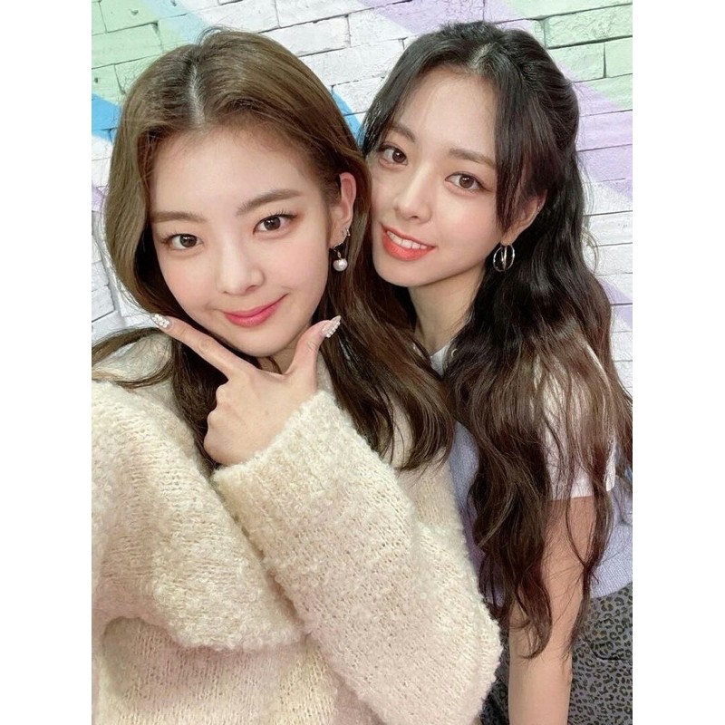 (BOOKED) PC Lia Yuna wannabe blue border