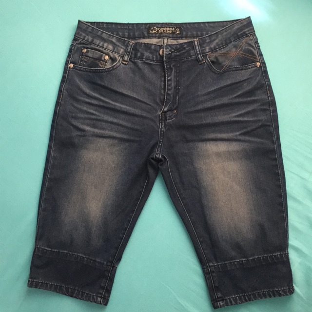 Preloved celana pendek size 29