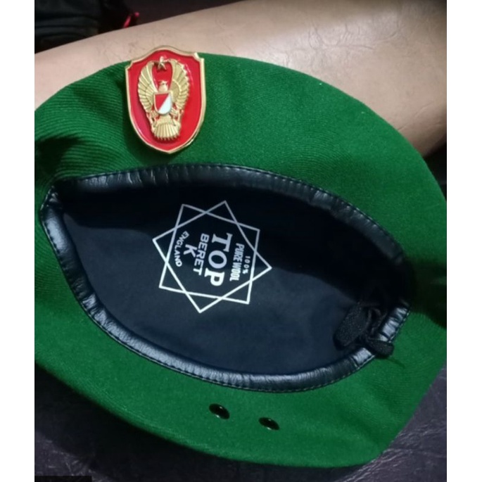 Topi baret top england hitam hijau tua dan cerah